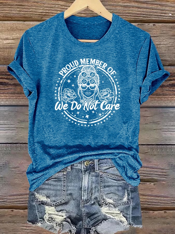 Women's Round-Neck Retro Funny Proud Member Of Club We Do Not Care Menopause Perimenopause Print T-Shirt