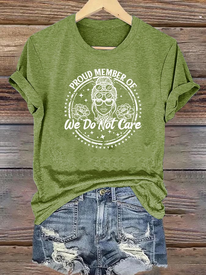Women's Round-Neck Retro Funny Proud Member Of Club We Do Not Care Menopause Perimenopause Print T-Shirt