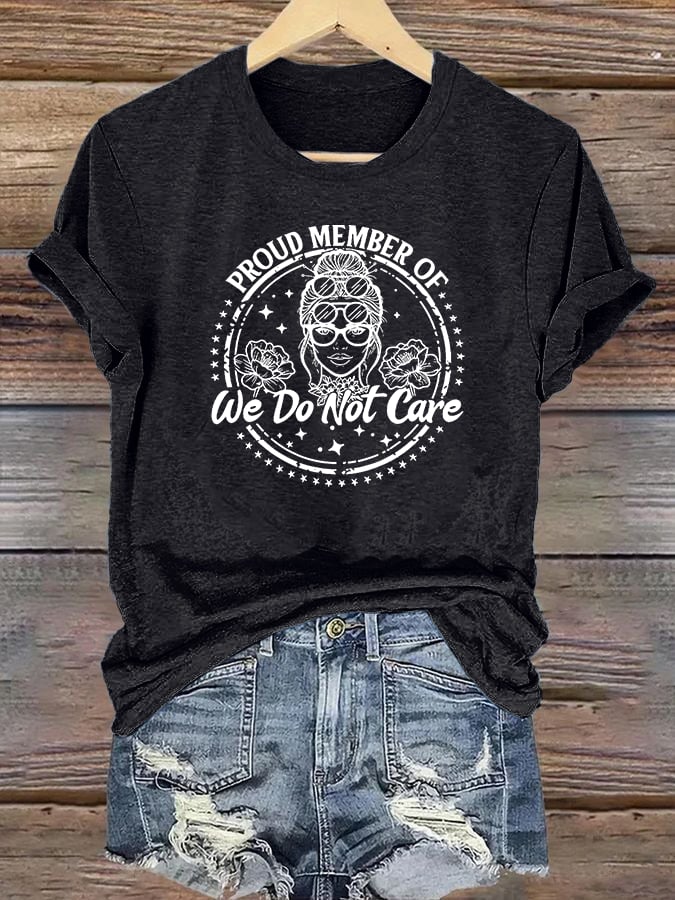 Women's Round-Neck Retro Funny Proud Member Of Club We Do Not Care Menopause Perimenopause Print T-Shirt